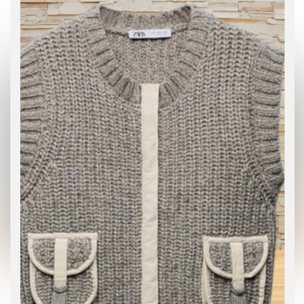 Zara Chunky Knit Round Neck Utility Pocket
Beige Marl Gray Sweater Vest Size S - Picture 2 of 15